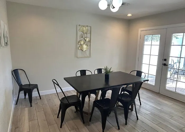 Holiday home Desert Pearl: Hot Tub For 8 + Pool + By Games Scottsdale