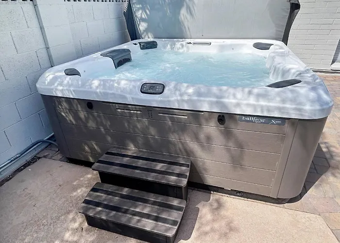Holiday home Desert Pearl: Hot Tub For 8 + Pool + By Games Scottsdale