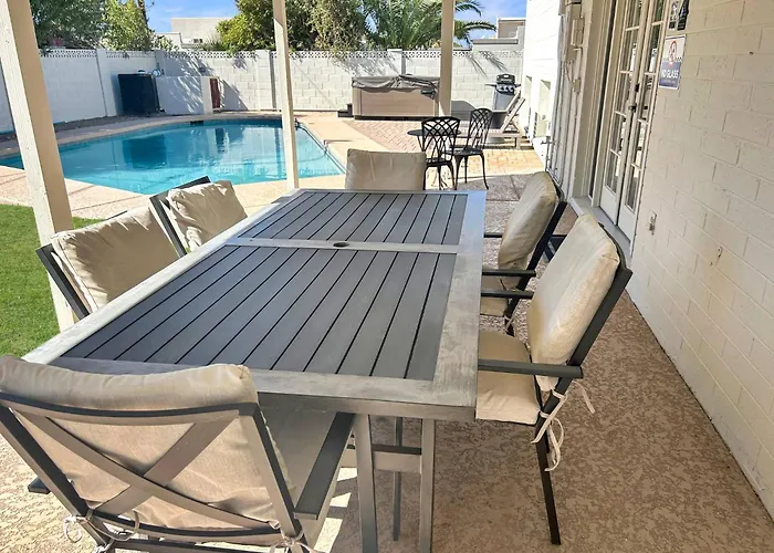 Desert Pearl: Hot Tub For 8 + Pool + By Games Holiday home Scottsdale