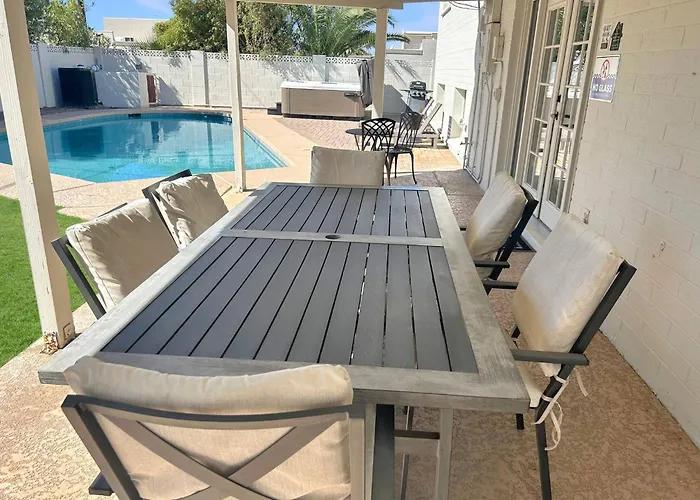 Desert Pearl: Hot Tub For 8 + Pool + By Games Holiday home Scottsdale